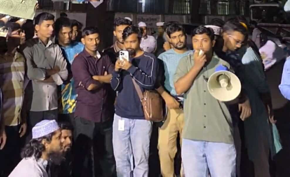 ঢাবি শিক্ষার্থীদের ১৫ মিনিটের আল্টিমেটাম, উত্তাল ক্যাম্পাস